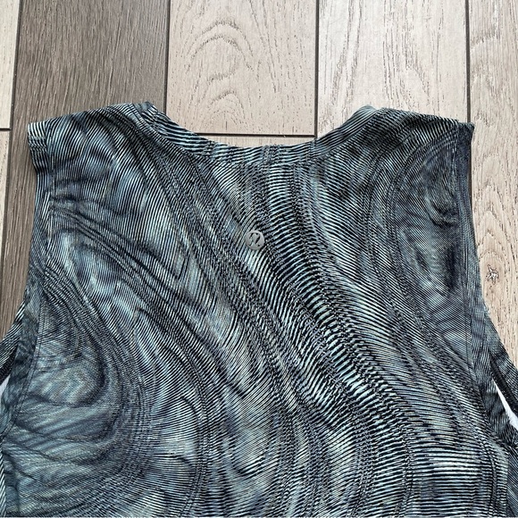 Lululemon Sleeveless Women's Top - Picture 3 of 5